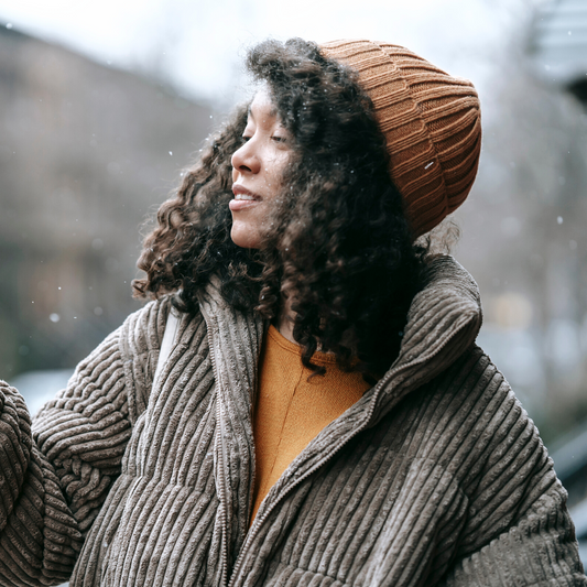 6 Tips to Keep Your Curls Alive This Winter